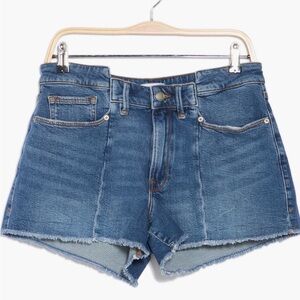 Good American Good ’90s Seamed Step Hem Denim Shorts Size 4 / 27